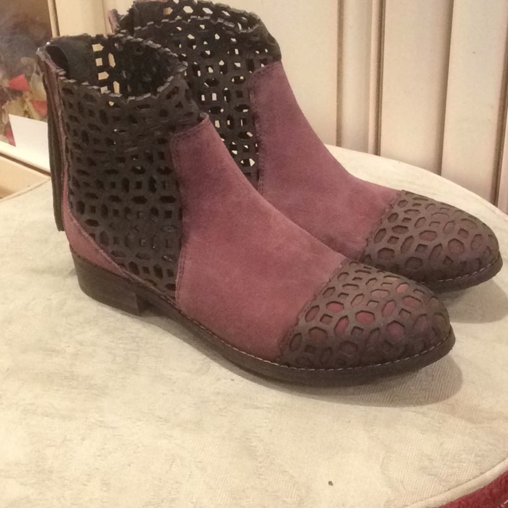 new Rebels Cosmic cut out brown/mauve booties Sz 6